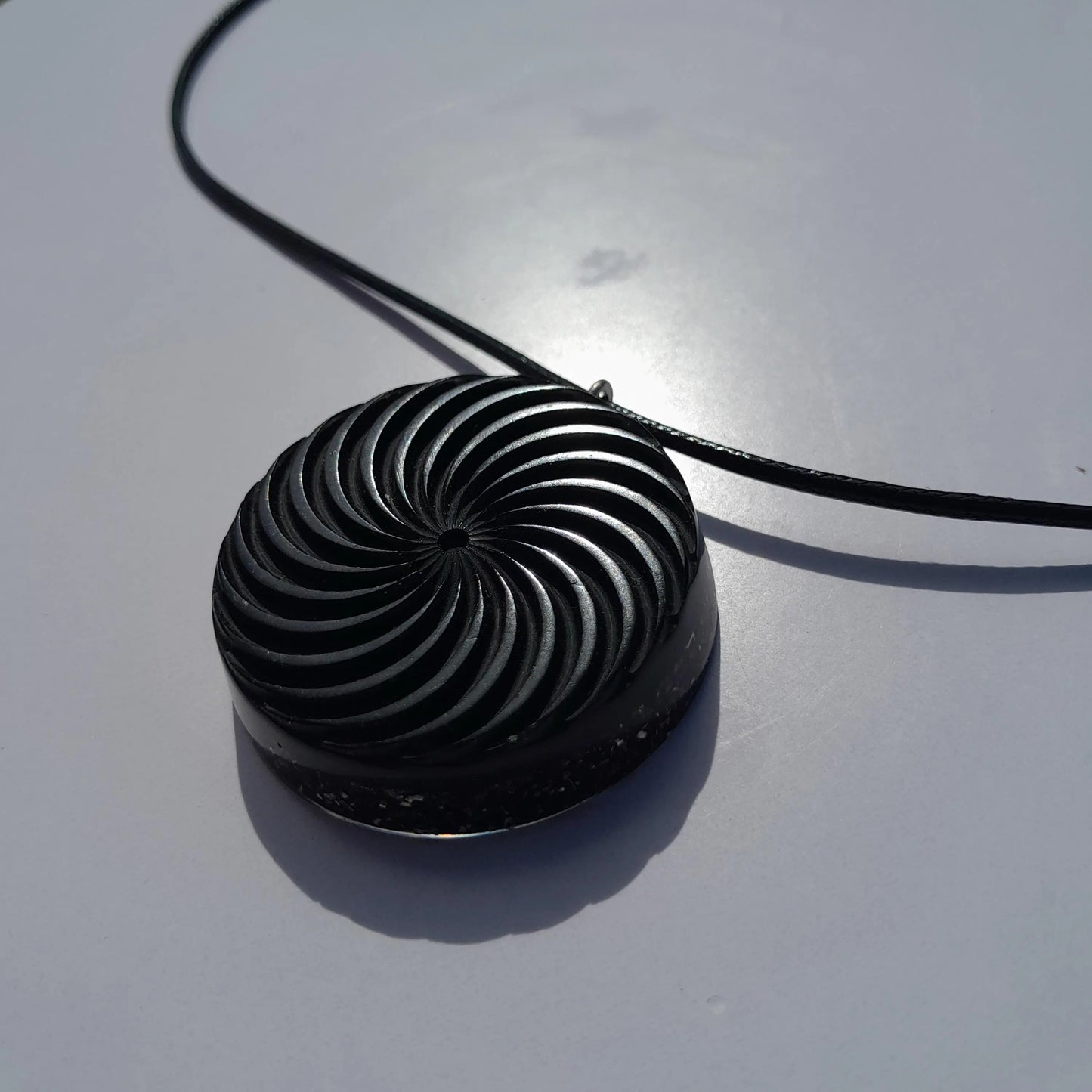 Colgante Orgonita Espiral- Shunguita en polvo- Protección 5G- Shungit Pendant