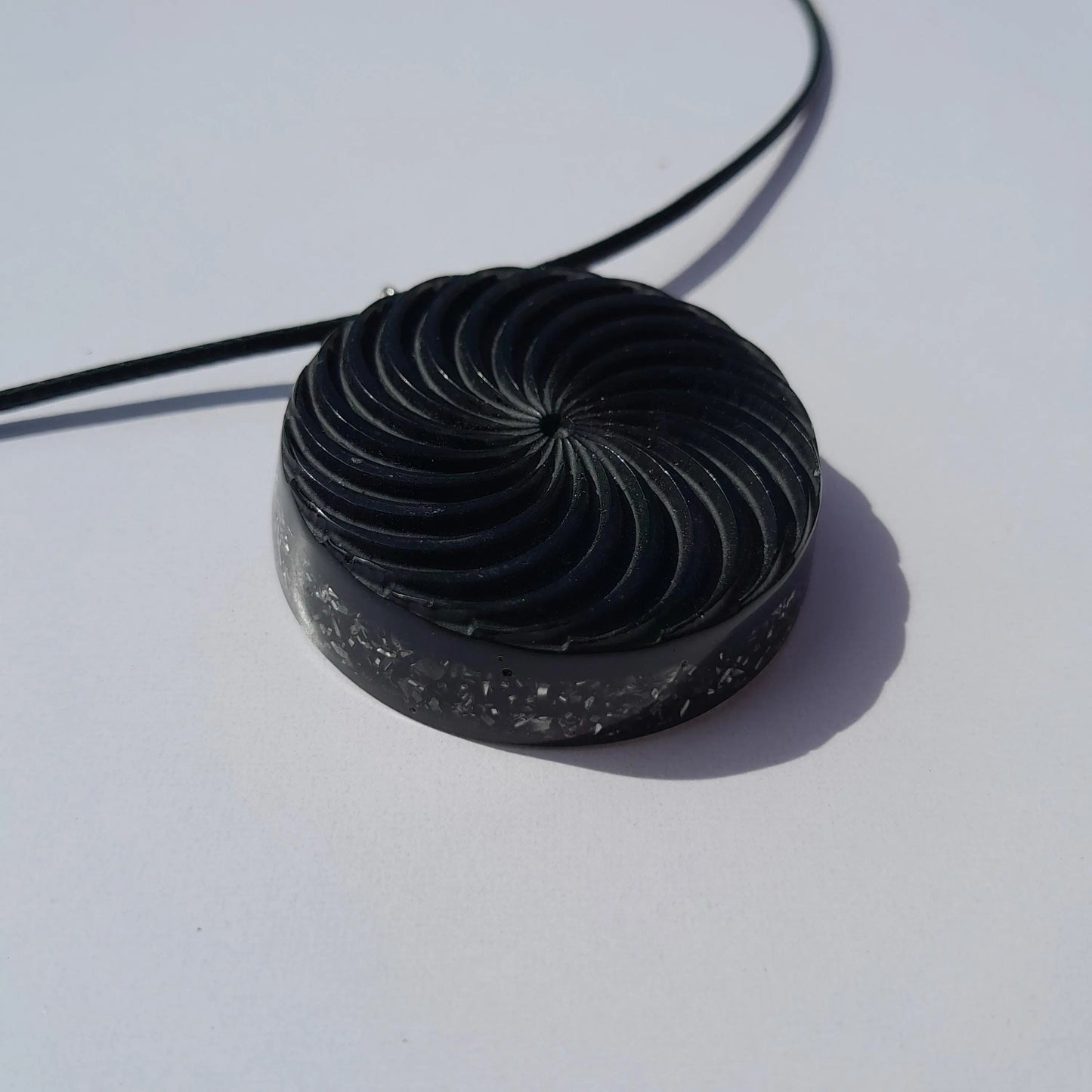 Colgante Orgonita Espiral- Shunguita en polvo- Protección 5G- Shungit Pendant