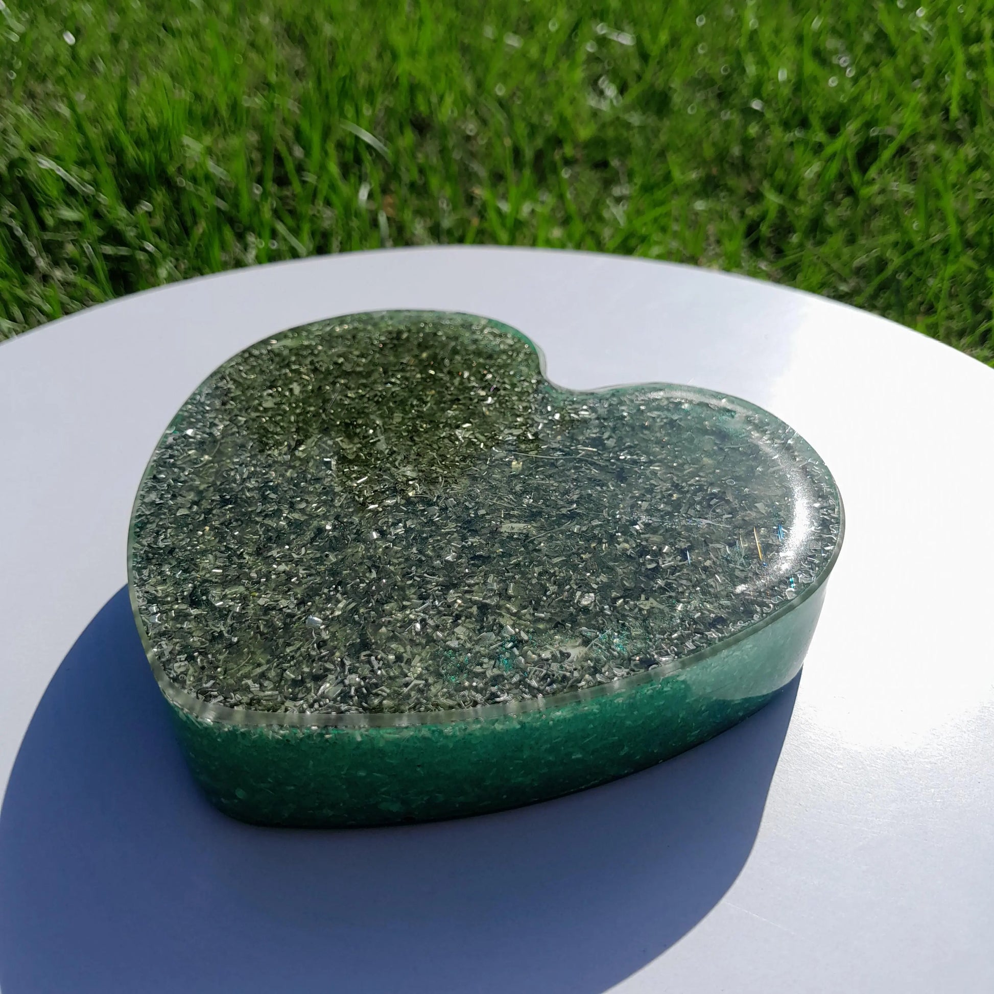 Corazón Orgonita Verde con Pigmentos de Mica- Protector 5G- Armonizador de Energía