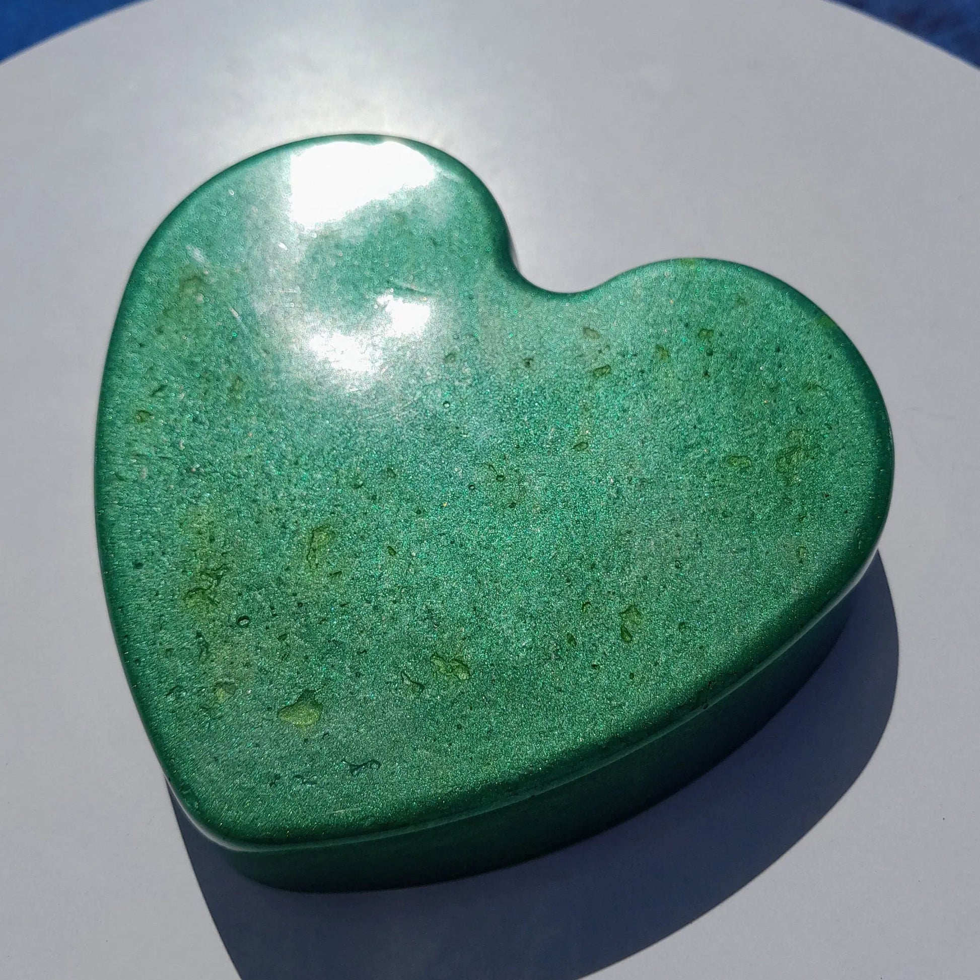 Corazón Orgonita Aguas Verdes con Shunguita - mundoorgon