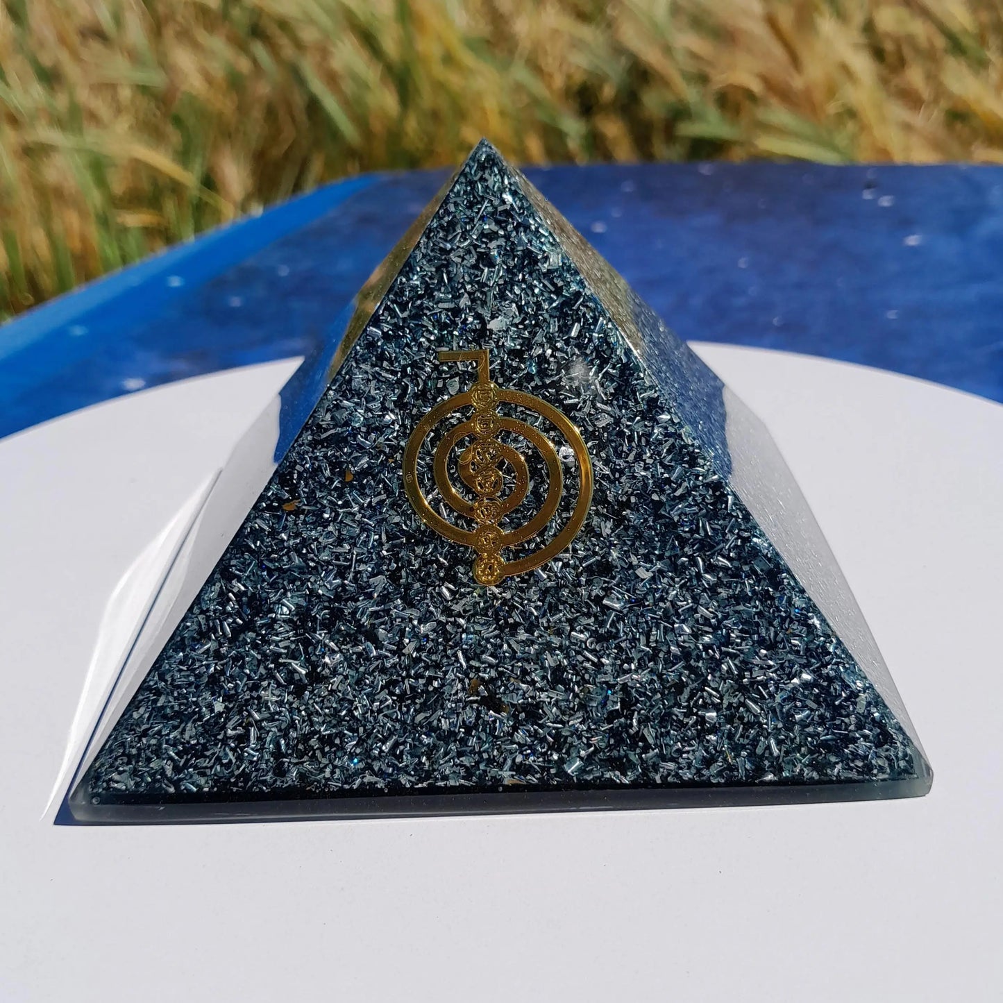 Pirámide Orgonita Cho Ku Rei Azul - 120mm de Base - mundoorgon