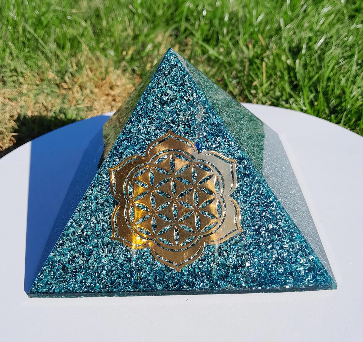 Pirámide Orgonita Flor de Loto con Flor de la Vida - 140mm de Base- Orgone Pyramid