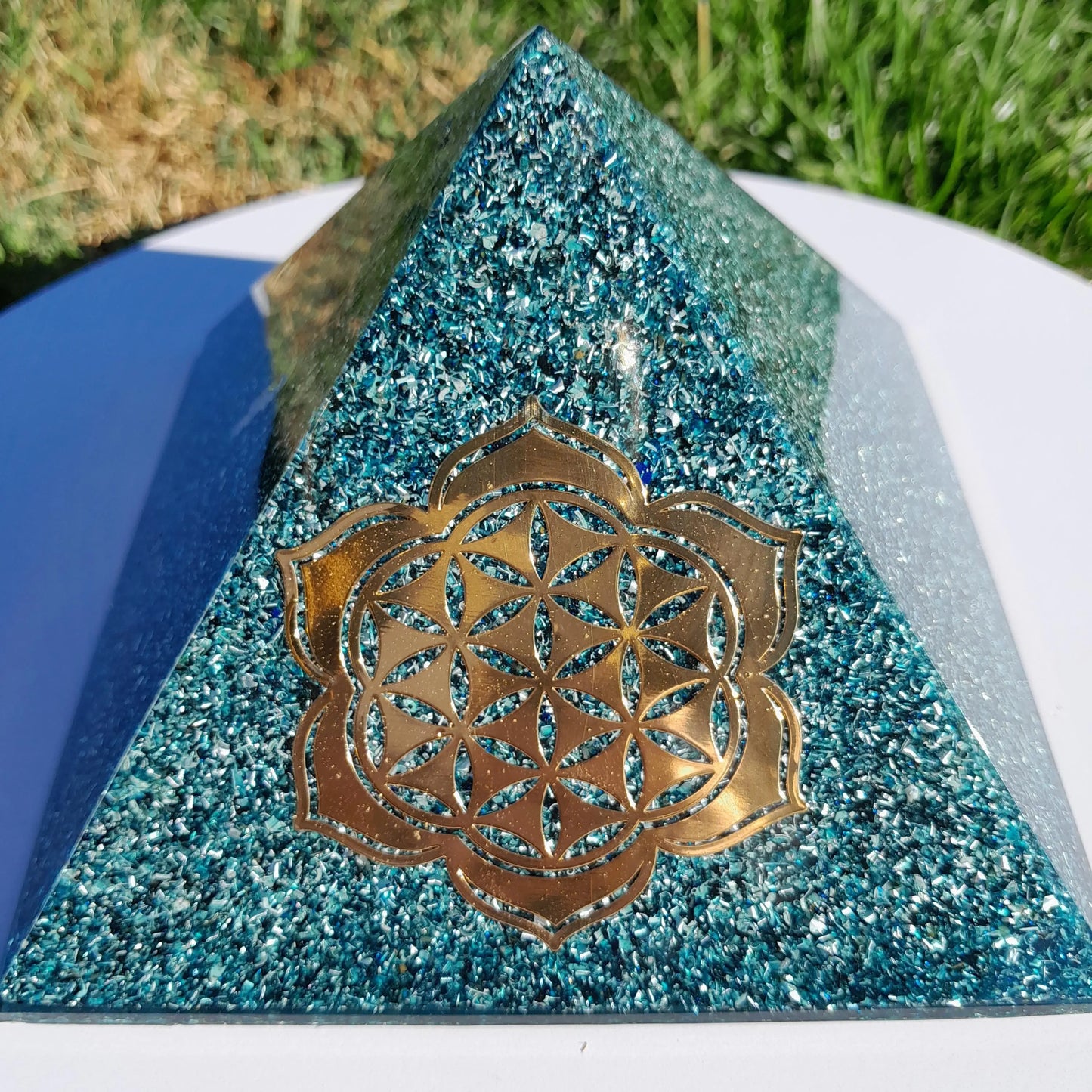 Pirámide Orgonita Flor de Loto con Flor de la Vida - 140mm de Base- Orgone Pyramid