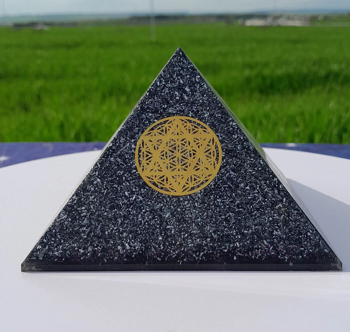 Pirámide Orgonita Flor de la Vida - 120mm de Base - mundoorgon