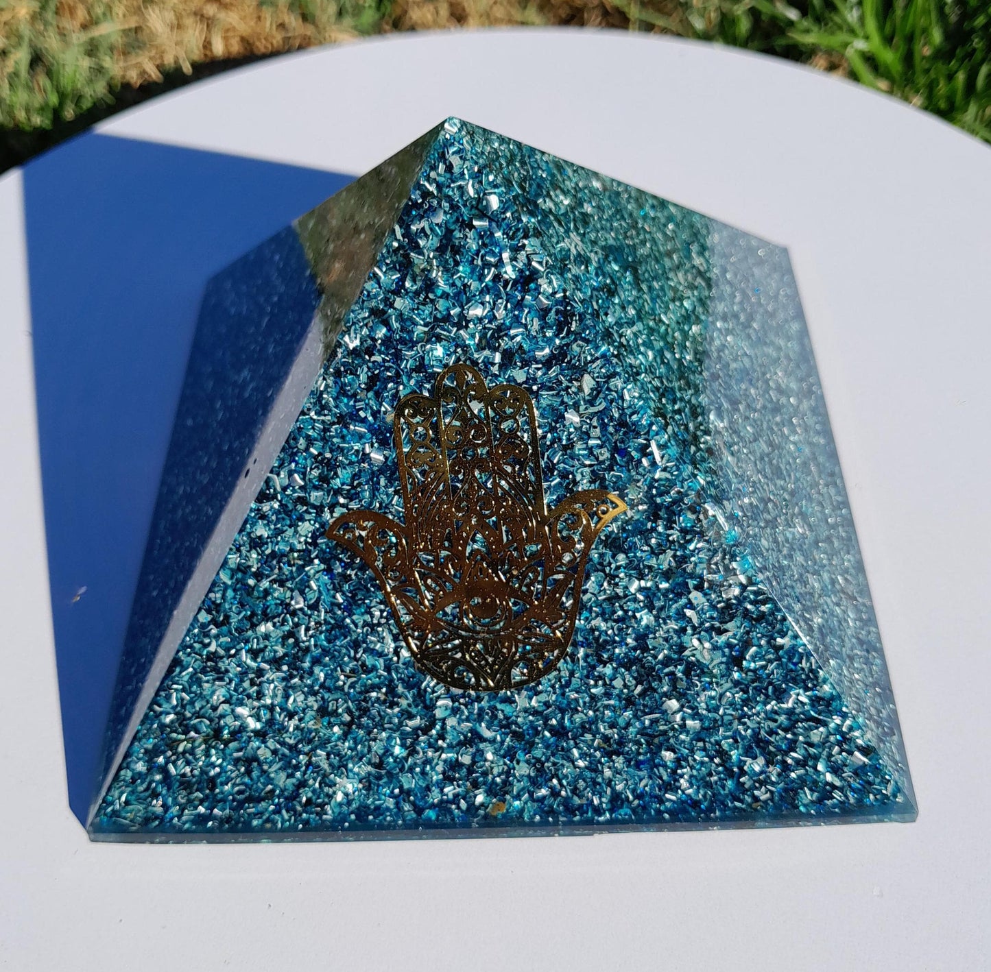 Pirámide Orgonita Mano de Fátima Azul - 140mm de Base- Orgone Pyramid3