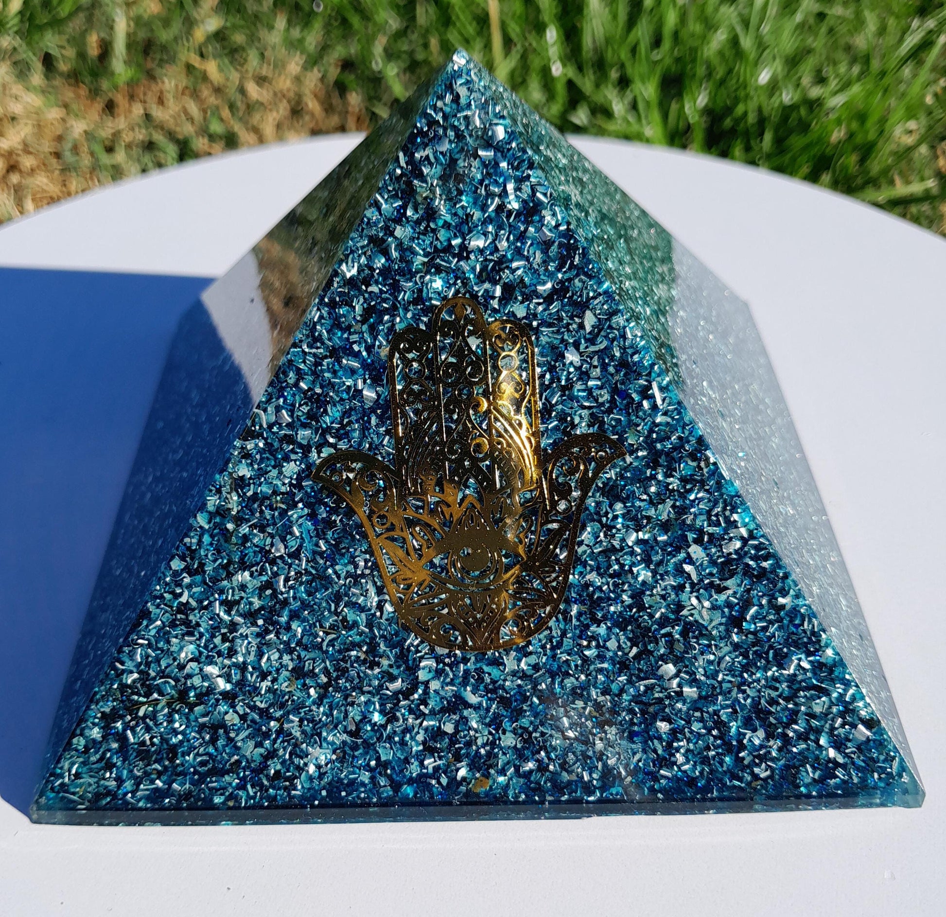 Pirámide Orgonita Mano de Fátima Azul - 140mm de Base- Orgone Pyramid5