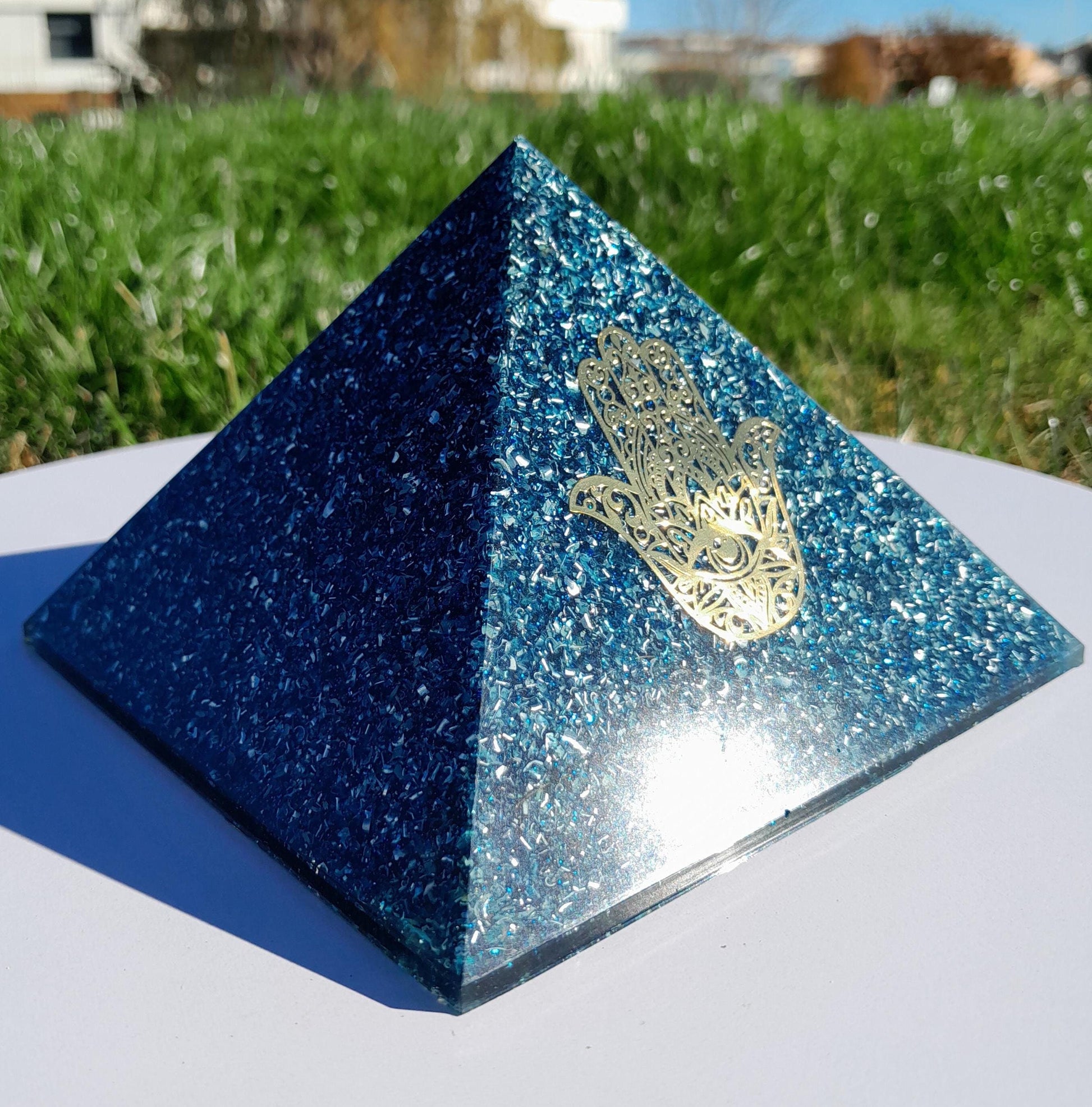 Pirámide Orgonita Mano de Fátima Azul - 140mm de Base- Orgone Pyramid