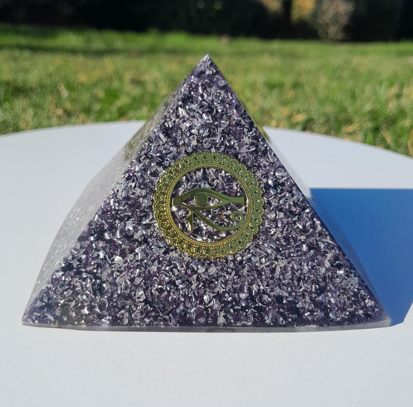 Pirámide Orgonita Ojo de Horus- 90mm de Base- Protección 5G- Orgone Pyramid