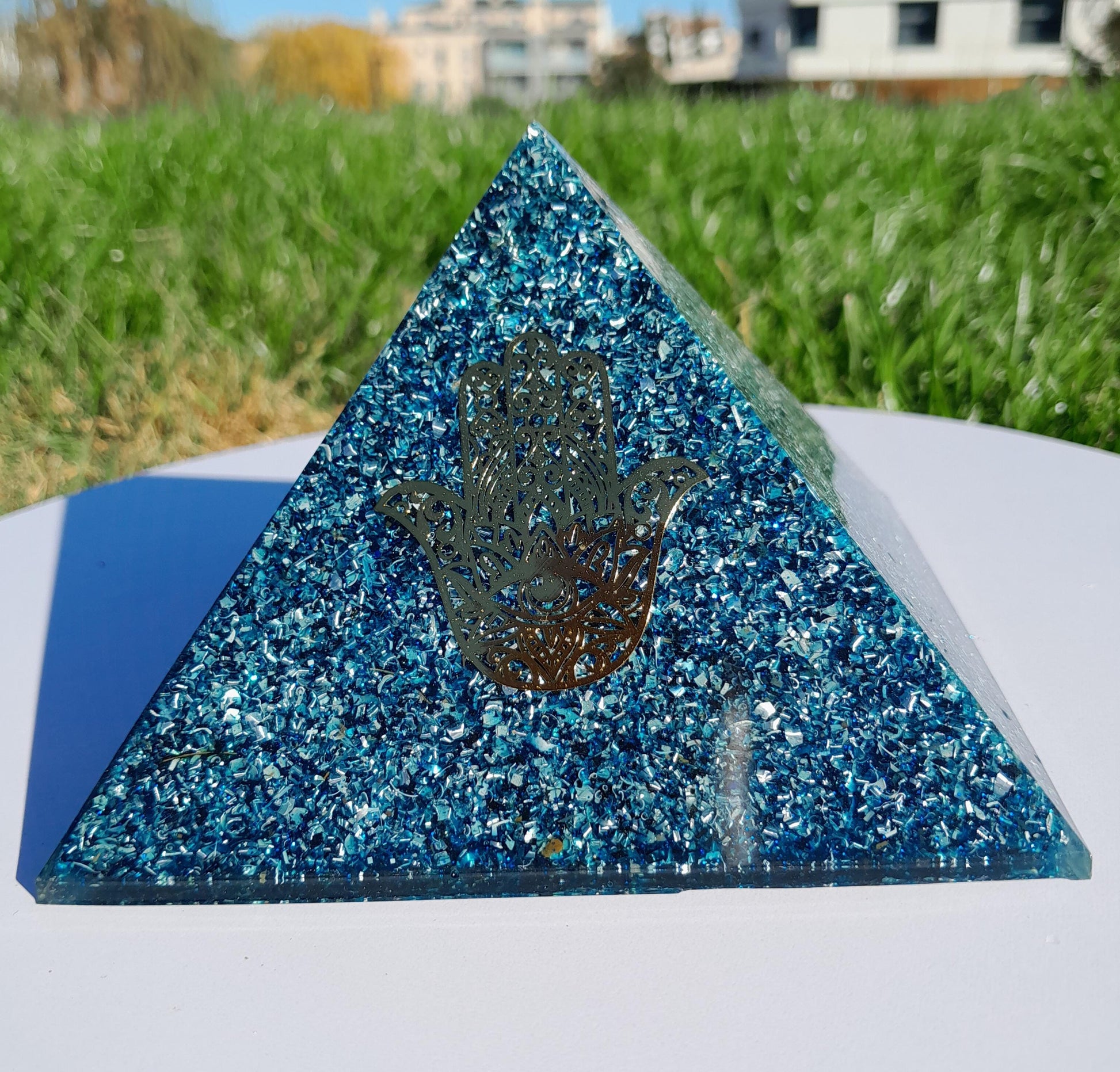 Pirámide Orgonita Mano de Fátima Azul - 140mm de Base- Orgone Pyramid2