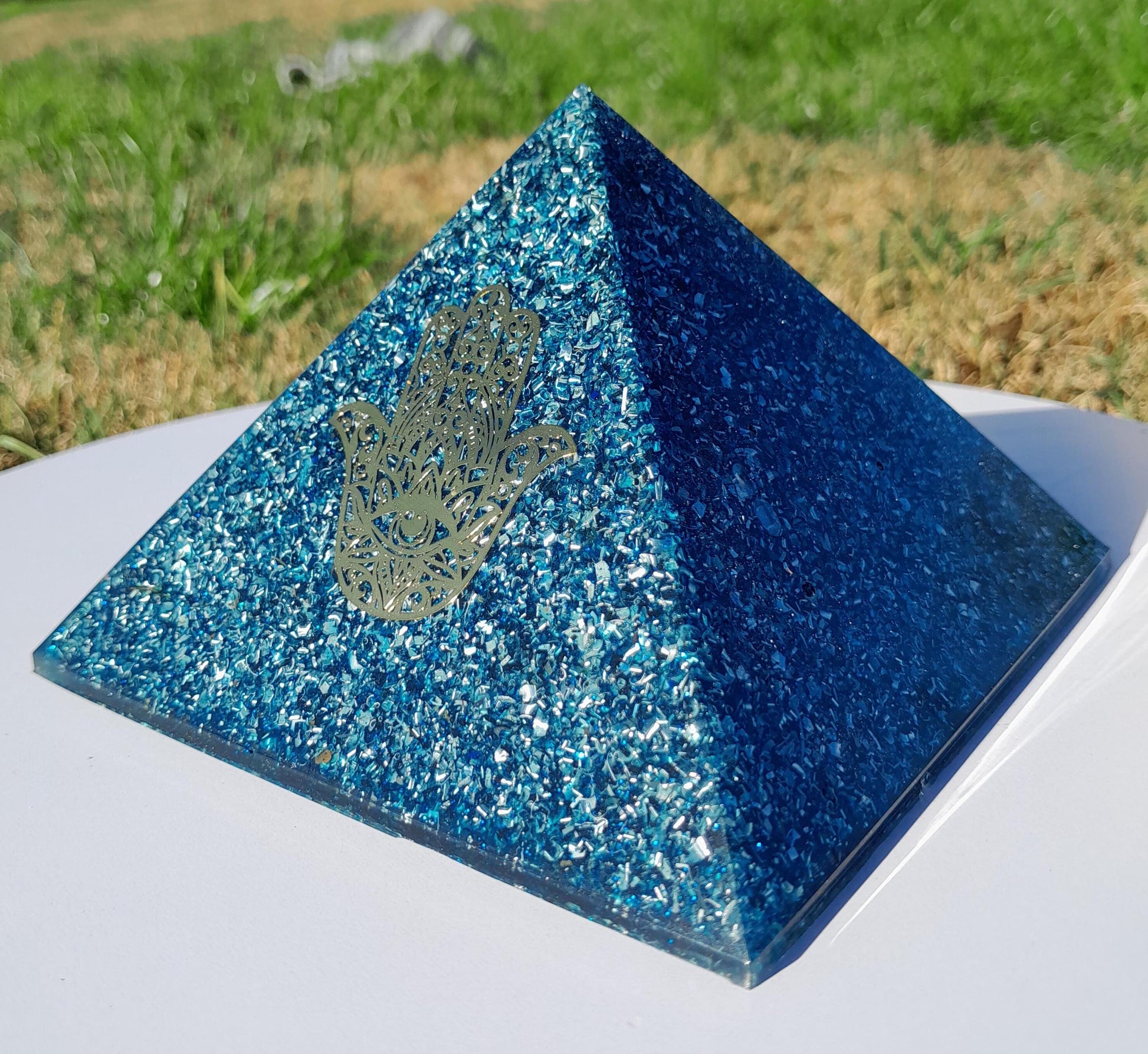 Pirámide Orgonita Mano de Fátima Azul - 140mm de Base- Orgone Pyramid6