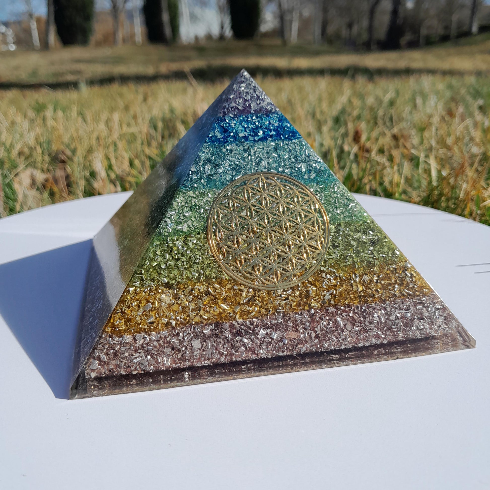 Pirámide Orgonita 7 Chakras Flor de la Vida- 120mm de Base- Orgone Pyramid