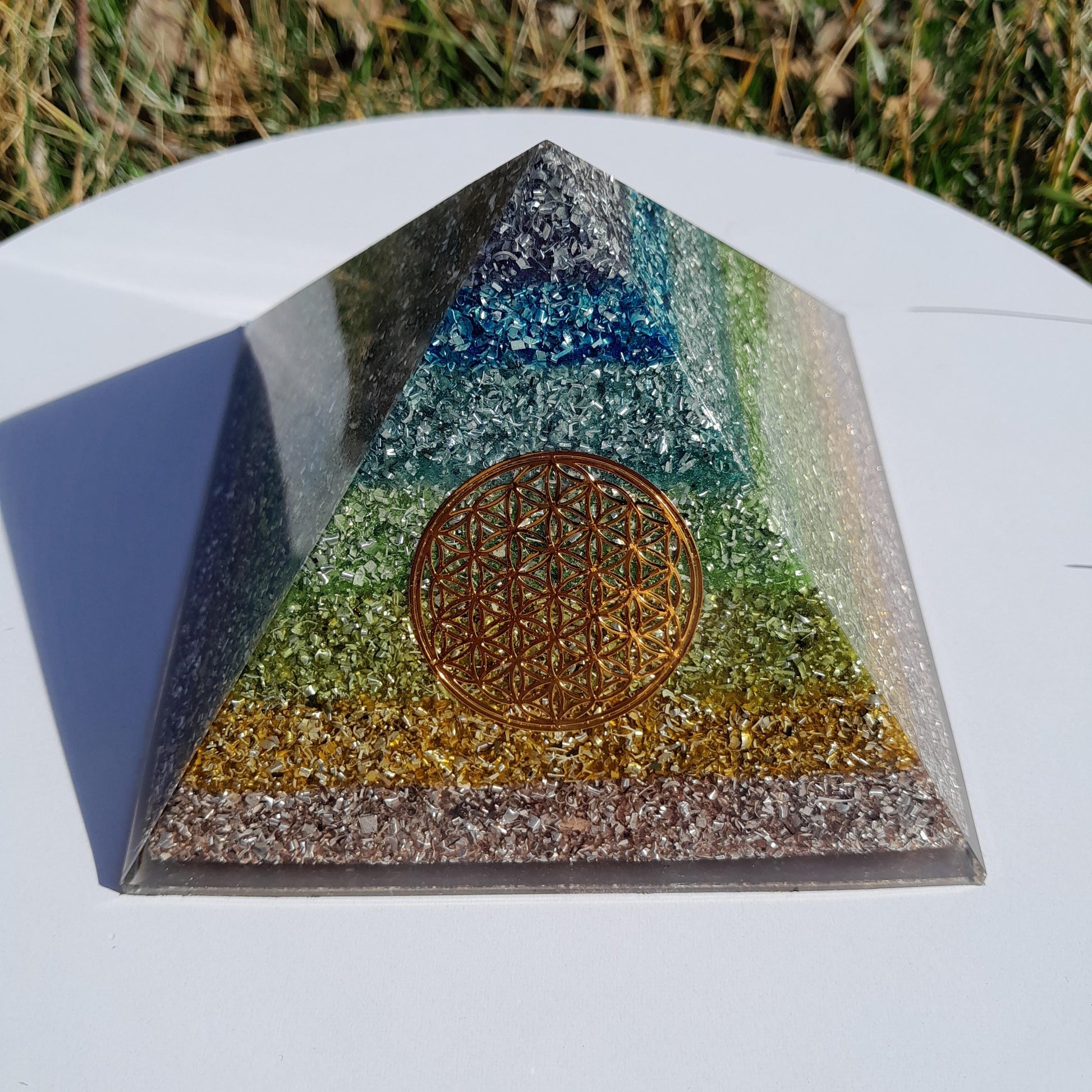 Pirámide Orgonita 7 Chakras Flor de la Vida- 120mm de Base- Orgone Pyramid