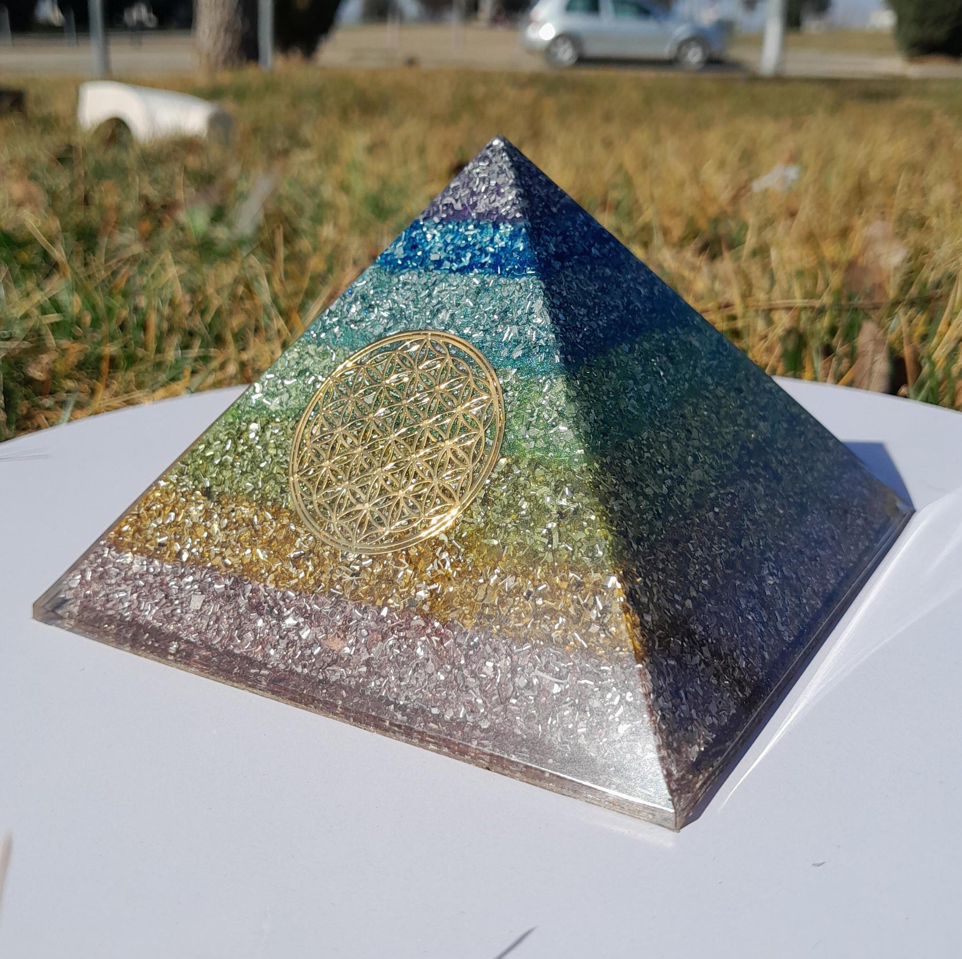 Pirámide Orgonita 7 Chakras Flor de la Vida- 120mm de Base- Orgone Pyramid