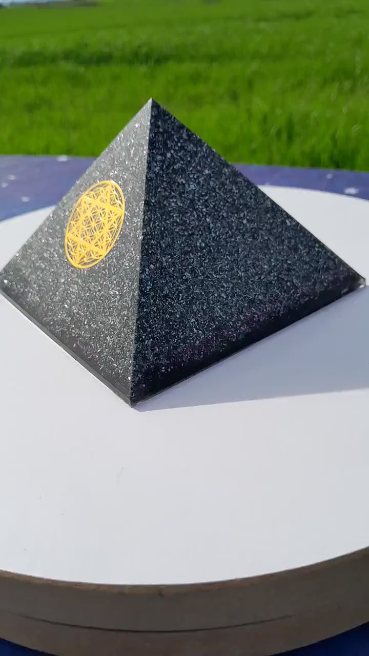 Pirámide Orgonita Flor de la Vida y Estrella 6 Puntas- 120mm de Base- Protección 5G- Orgone Pyramide