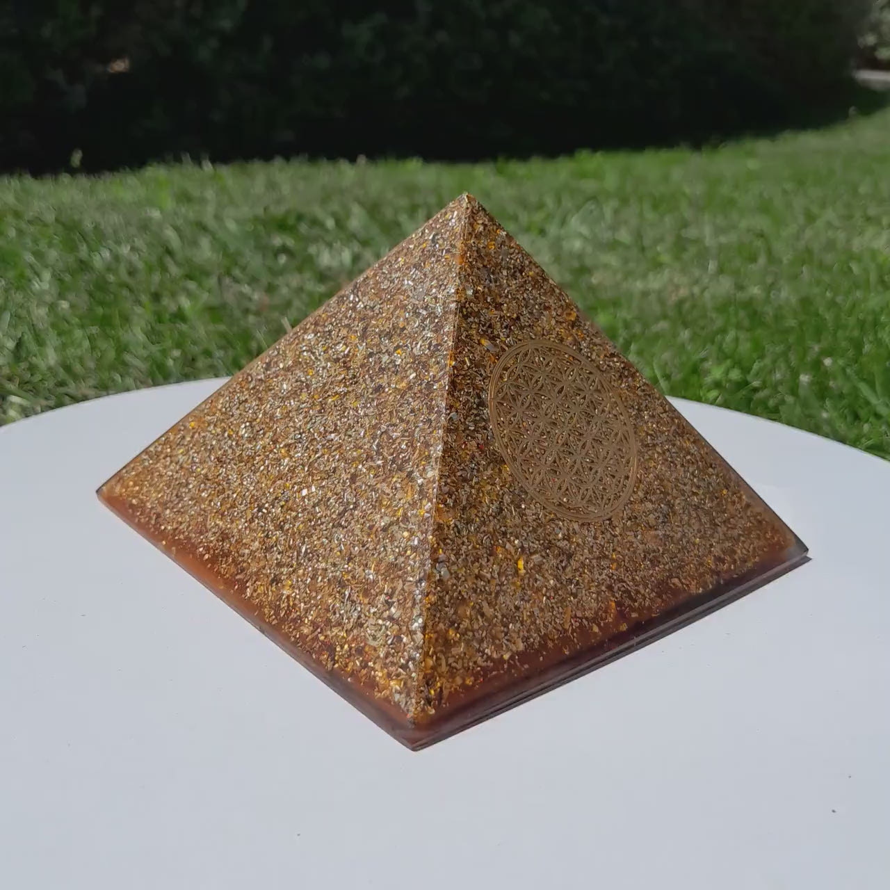 Pirámide Orgonita Flor de la Vida color Caramelo- 120mm de Base- Protección 5G- Orgone Pyramide