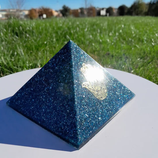 Pirámide Orgonita Mano de Fátima Azul - 140mm de Base- Orgone Pyramid