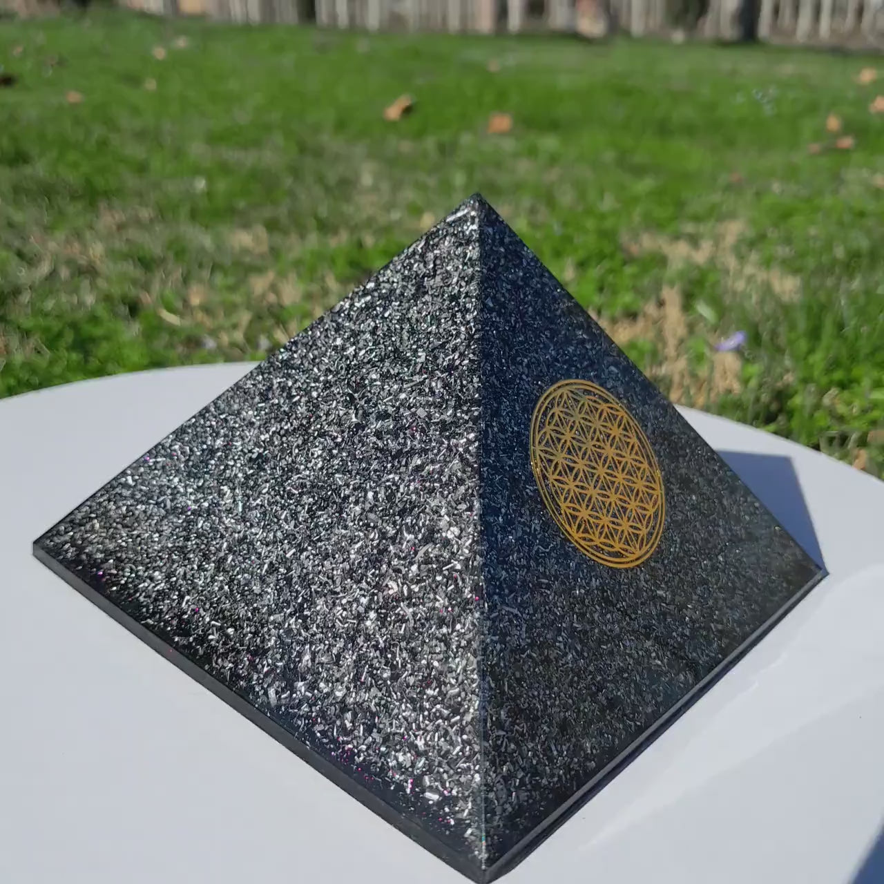 Pirámide Orgonita Flor de la Vida con Shunguita- 120mm de Base- Protección 5G- Orgone Pyramide