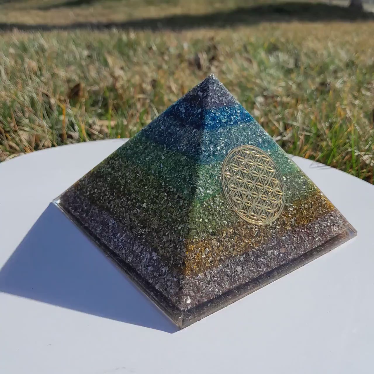 Pirámide Orgonita 7 Chakras Flor de la Vida- 120mm de Base- Orgone Pyramid